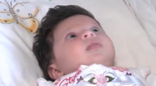 Семейство от Хасково набира средства за рехабилитация на бебето си