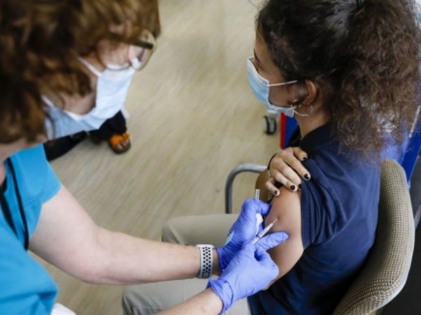 В Съединените щати се появиха призиви за ваксиниране на по-млади