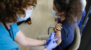 В Съединените щати се появиха призиви за ваксиниране на по млади