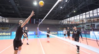 Мъжкият национален отбор на България записа пета загуба във Волейболната