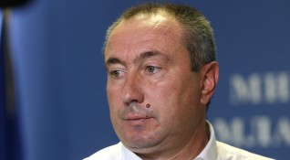 Спряганият за нов треньор на Левски Станимир Стоилов вече работи