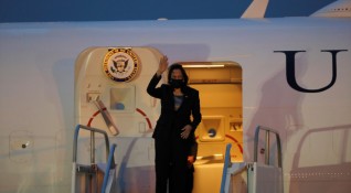 Самолетът на вицепрезидента на САЩ Камала Харис спешно беше приземен