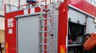 Жена и две деца са пострадали при пожар в Перник