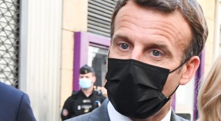 Повечето французи в социалните медии определиха нападението срещу Еманюел Макрон