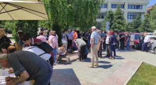 Жители на Бяла излязоха на протест срещу планираното от Висшия