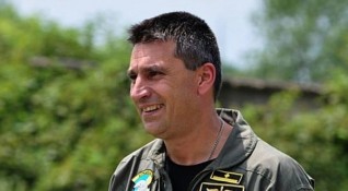 Съпругата на загиналия пилот майор Валентин Терзиeв Facebook Димитрина Попова споделя че
