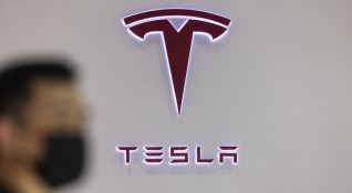 Най бързата най мощна и най иновативна Tesla вече е на пазара Компанията