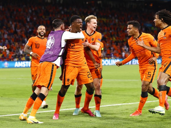 Нидерландия победи Украйна с 3:2 в драматичен мач от група