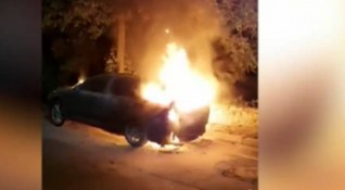 Неизвестни лица са запалили автомобила на учител от Разлог Само