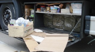 Митнически служители задържаха марихуана и кокаин в камион влизащ в