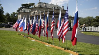 Делегациите на Русия и САЩ на срещата на върха в