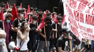 Гръцките синдикати протестират преди окончателното гласуване на спорен закон с