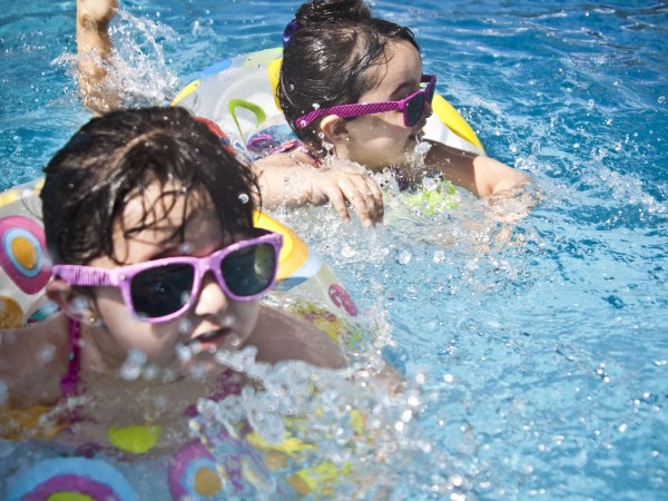 Детски слънчеви очила без защита заливат пазара. Очилата-менте могат да