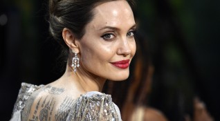 Анджелина Джоли започнала да поддържа връзка с бивш съпруг Актрисата беше