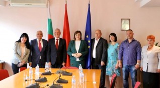 Лидерът на БСП Корнелия Нинова се срещна с бесарабски българи