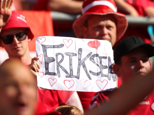 Датският полузащитник Кристиан Ериксен бе изписан от болницата след успешна