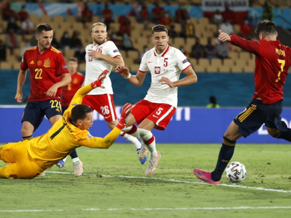 Испания и Полша завършиха наравно 1:1 на стадион "Ла Картуха"
