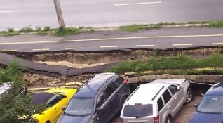 Велоалея във Варна се срути върху паркирани автомобили Инцидентът е