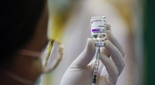 Катар ще допуска само напълно ваксинирани срещу коронавирус фенове на