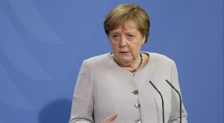 Германският канцлер Ангела Меркел получи като втора доза ваксина срещу
