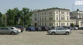 Столичната община намалява депутатските места за паркиране в центъра на