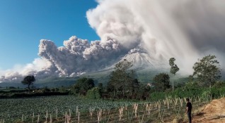 Рано тази сутрин на индонезийския остров Ява изригна вулканът Мерапи