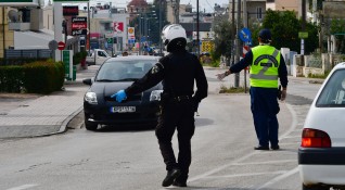 Полицията в Гърция предупреждава да се спазват ограниченията при пътуване