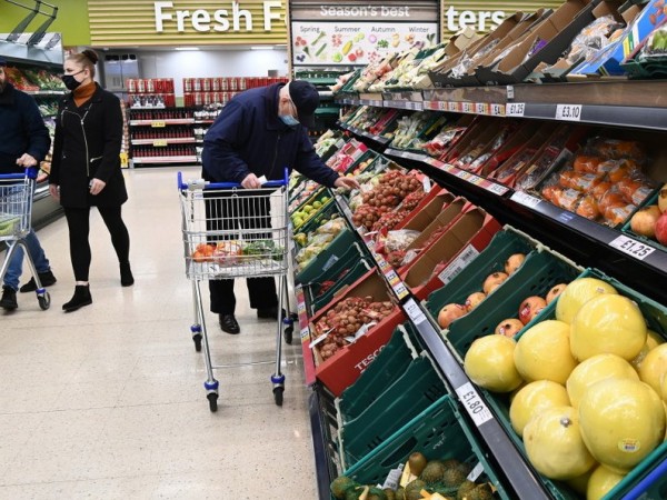 Великобритания е изправена пред недостиг на храни през лятото, предупредиха