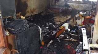 Мъж е открит мъртъв след пожар в жилището му в