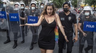 Снимка БГНЕССъс сълзотворен газ и арести отвърна турската полиция на