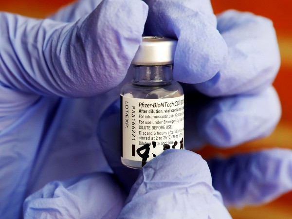 Първите съобщения, че след ваксиниране срещу коронавирус с иРНК-ваксини, каквито