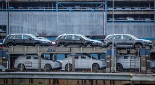 Автомобилният концерн Фолксваген заяви днес че планира да спре производството