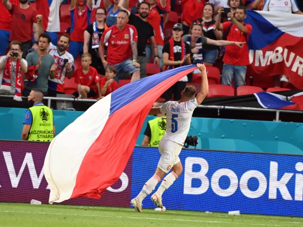 Чехия победи Нидерландия с 2:0 и поднесе първата сериозна изненада