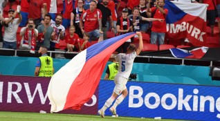 Чехия победи Нидерландия с 2 0 и поднесе първата сериозна