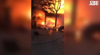 Пожар изпепели част от централния кооперативен пазар в Перник Огнените