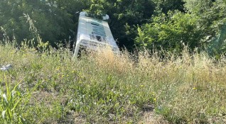Автобус падна в канавка в Стара Загора Инцидентът се е