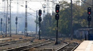 Машинист на БДЖ предотврати катастрофа между два влака на гарата