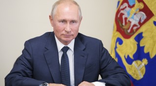 Руският президент Владимир Путин подписа закон който забранява публично да
