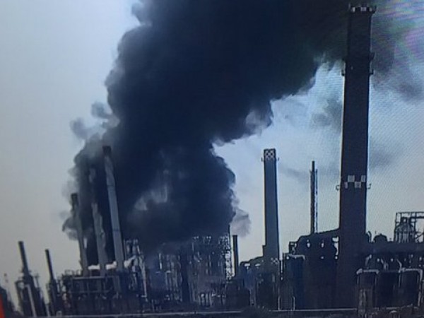 Експлозия е избухнала в най-голямата румънска петролна рафинерия до Черно