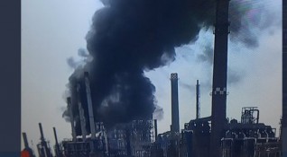 Експлозия е избухнала в най голямата румънска петролна рафинерия до Черно