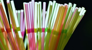 Забрана за използването на 10 пластмасови изделия влиза в сила