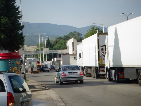 Интензивен е автомобилният трафик към Гърция на граничния пункт "Кулата-Промахон",