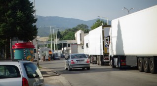 Интензивен е автомобилният трафик към Гърция на граничния пункт Кулата