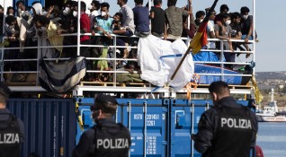 Най малко 43 мигранти се удавиха при корабокрушение край бреговете на