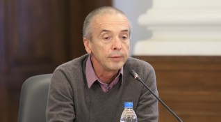Доц Атанас Мангуров изрази съмнение за целта на европейските сертификати