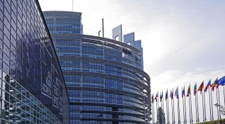 Евродепутатите ще гласуват резолюция с призив за незабавно приемане на