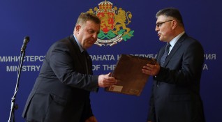 Красимир Каракачанов бивш вицепремиер и министър на отбраната излезе