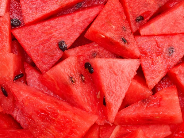 Лятото предлага разнообразие от плодове, които мнозина от нас похапват