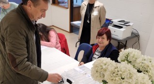 Избирателните секции в Оукланд и Крайстчърч в Нова Зеландия отвориха