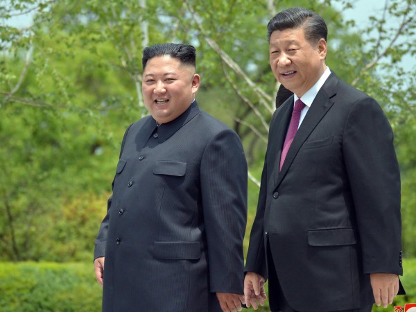 Китайският президент Си Дзинпин и севернокорейският му колега Ким Чен